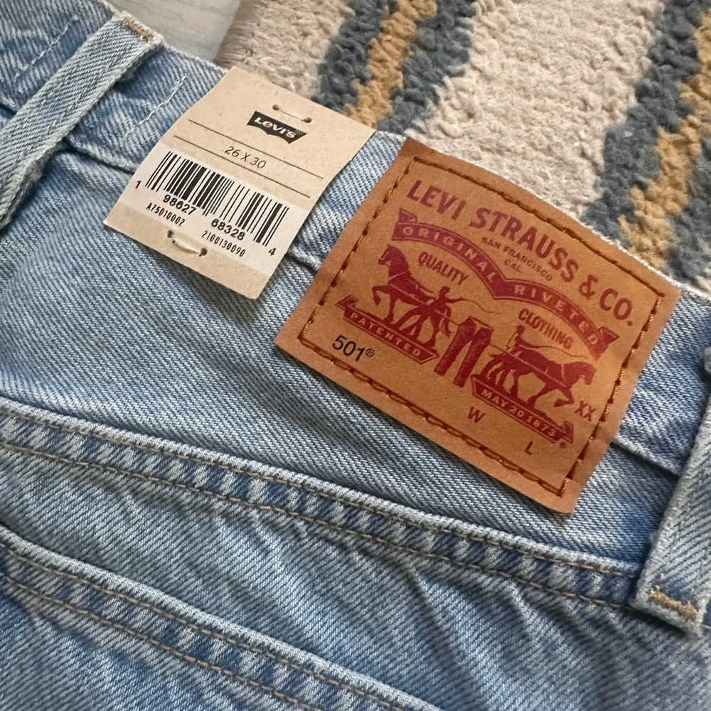 Levi's Light Blue 501 Original Jeans - Picture 4 of 5